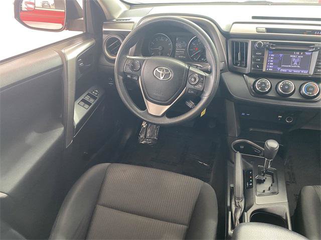 Certified 2018 Toyota RAV4 LE w/ Carpet Mat Package AWD/4WD image 25