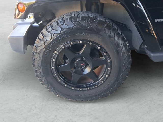 Used 2017 Jeep Wrangler Sahara AWD/4WD image 29