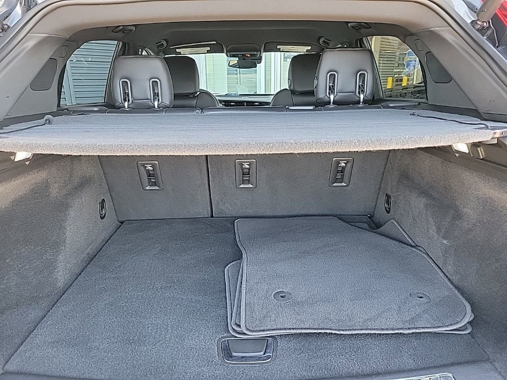 Used 2020 Cadillac XT4 Premium Luxury w/ Cold Weather Package image 22