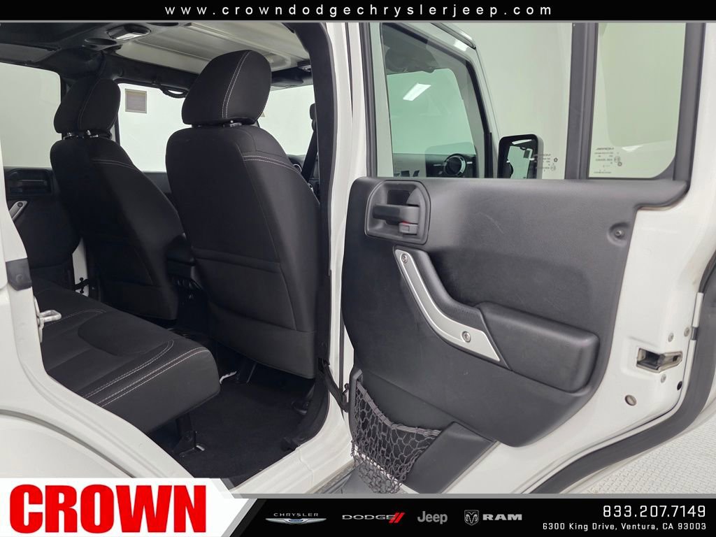 Used 2015 Jeep Wrangler Unlimited Sahara w/ Connectivity Group image 15