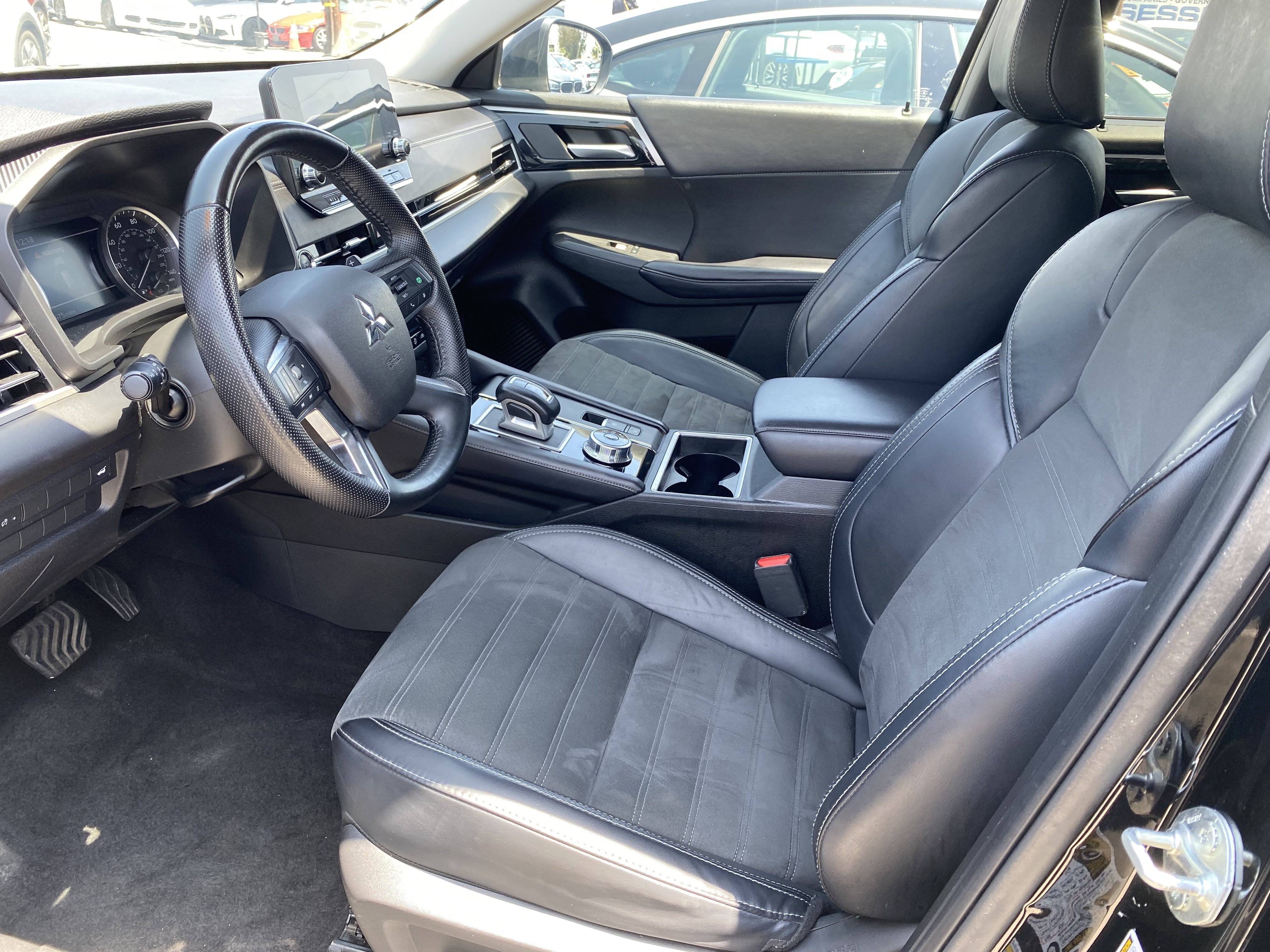 Used 2024 Mitsubishi Outlander SE AWD/4WD image 10