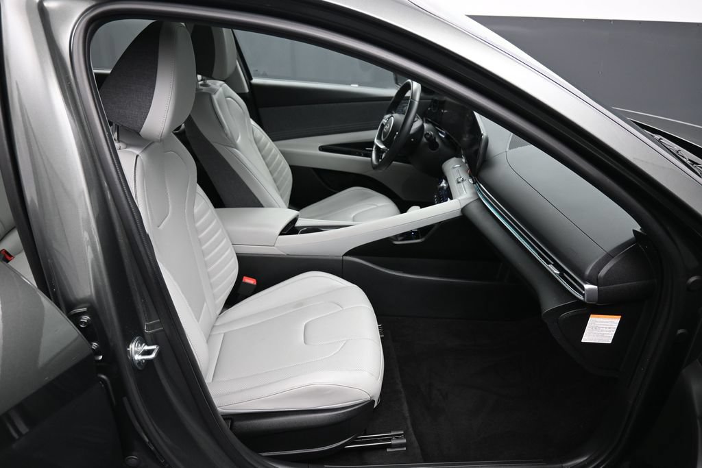 Used 2024 Hyundai Elantra Limited FWD image 24