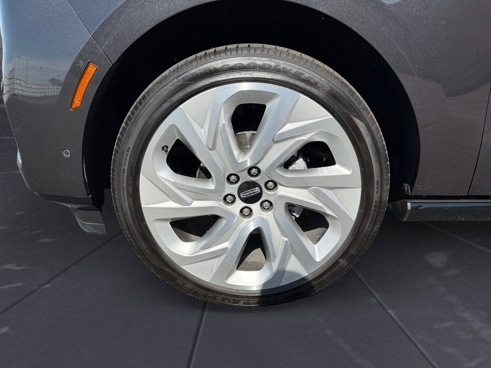 Certified 2025 Lincoln Navigator Reserve image 14