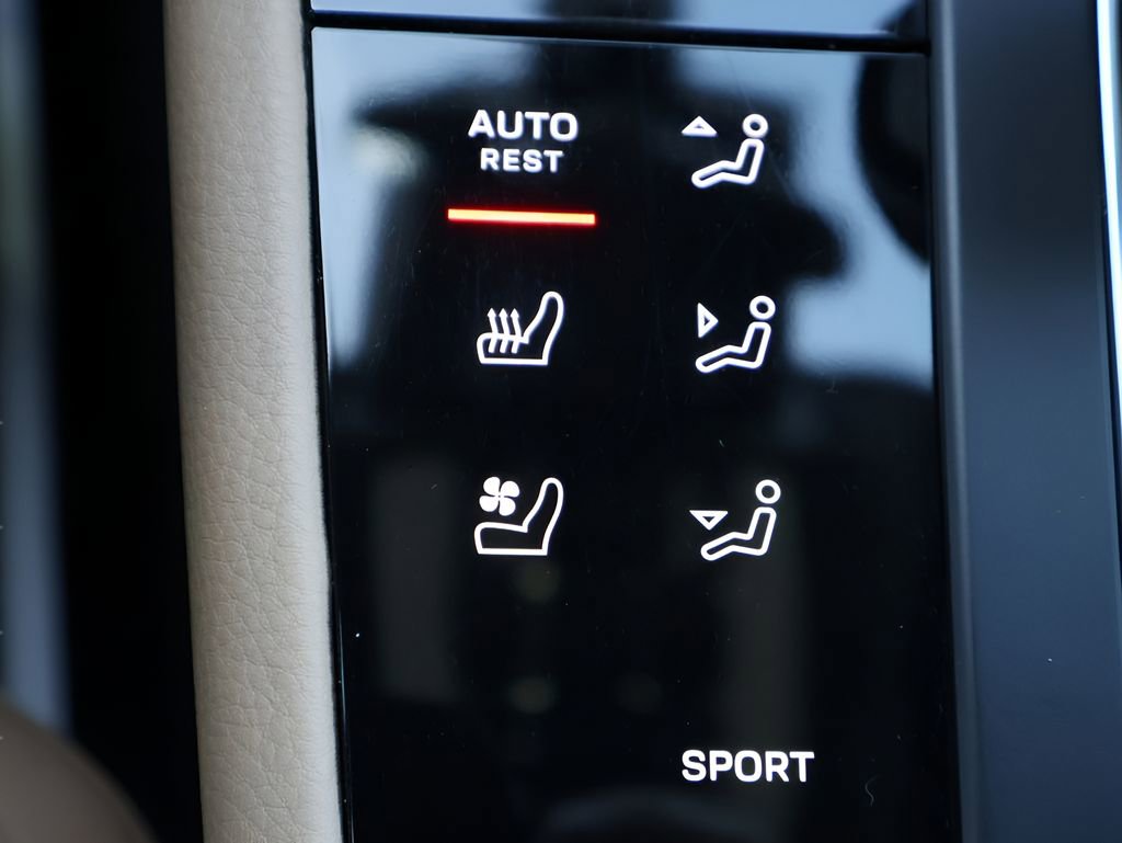 Certified 2023 Porsche Macan image 25