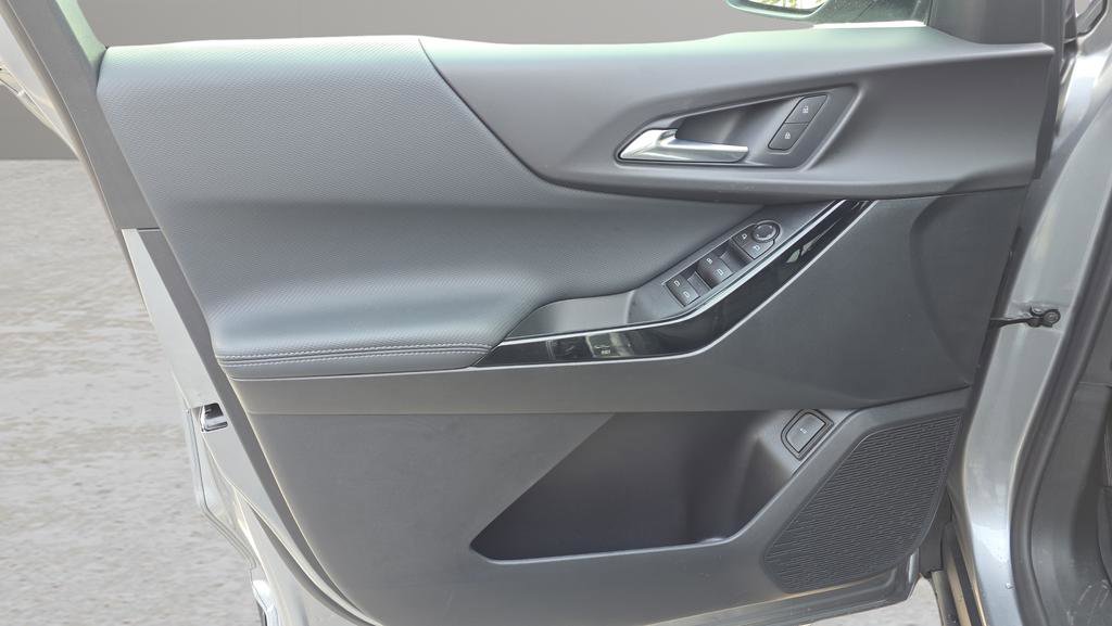 Used 2026 Chevrolet Equinox LT w/ Convenience Package II image 10