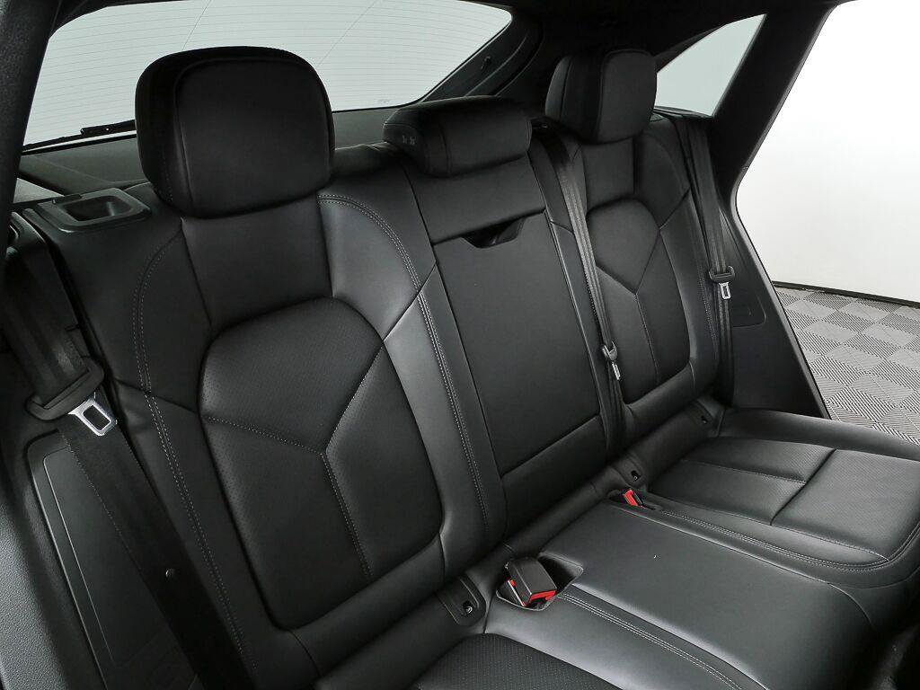 Certified 2026 Porsche Macan AWD/4WD image 21