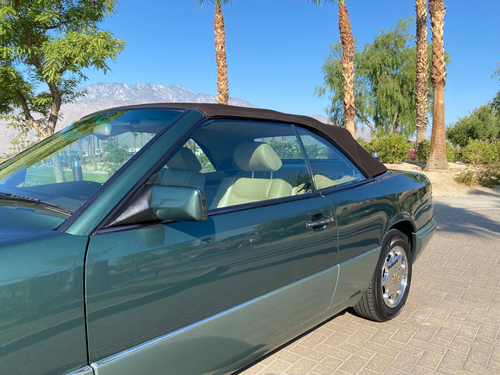 Used 1994 Mercedes-Benz E 320 Convertible image 18