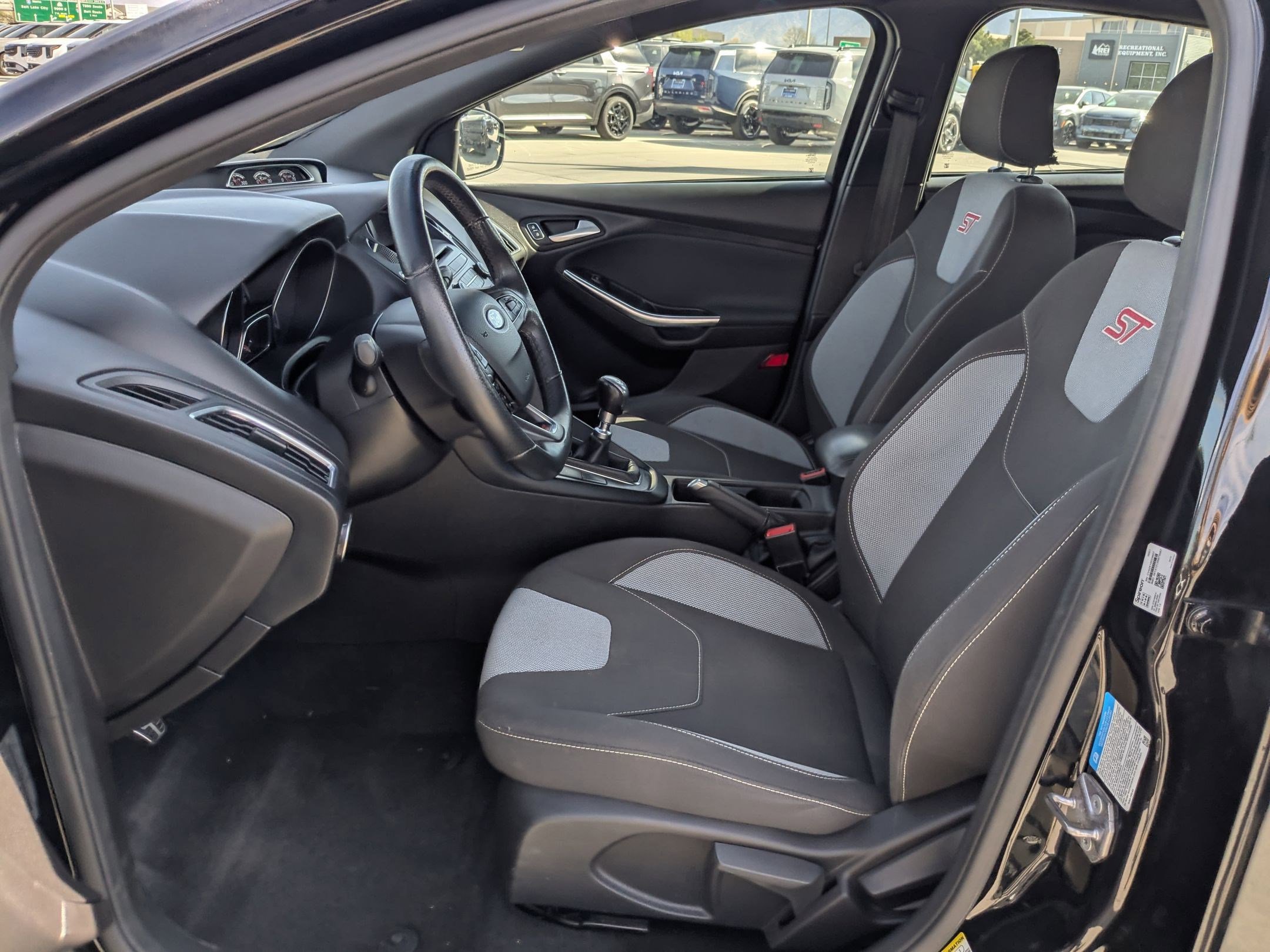 Used 2017 Ford Focus ST image 24