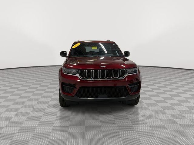 Used 2024 Jeep Grand Cherokee Laredo X image 3