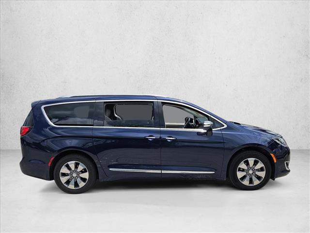 Used 2018 Chrysler Pacifica Limited w/ Advanced Safetytec Group FWD image 2