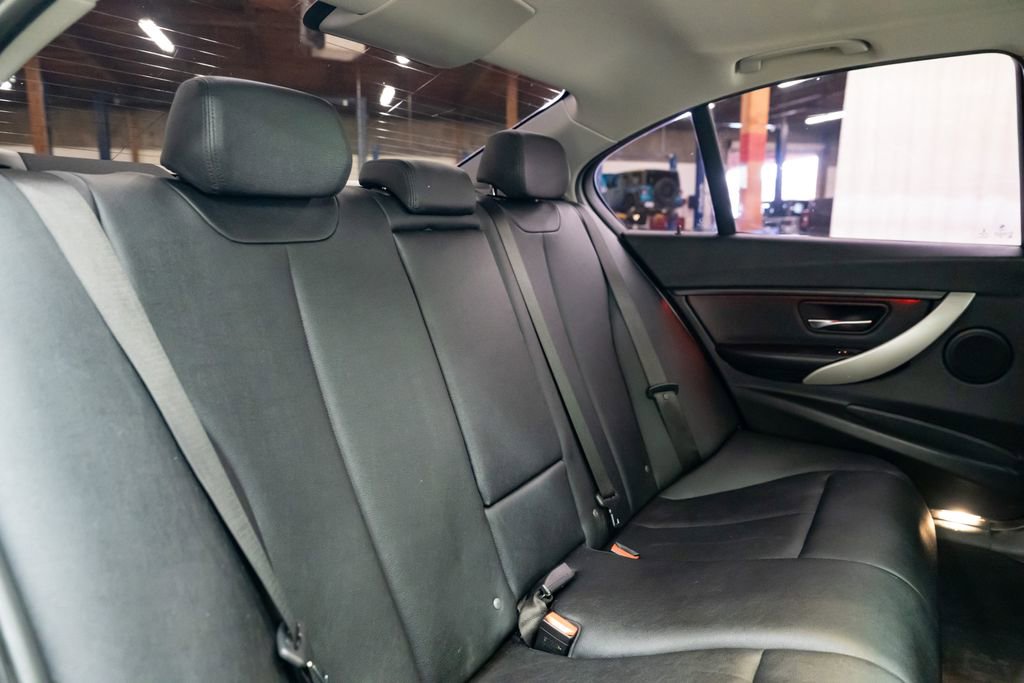 Used 2017 BMW 320i Sedan RWD image 28