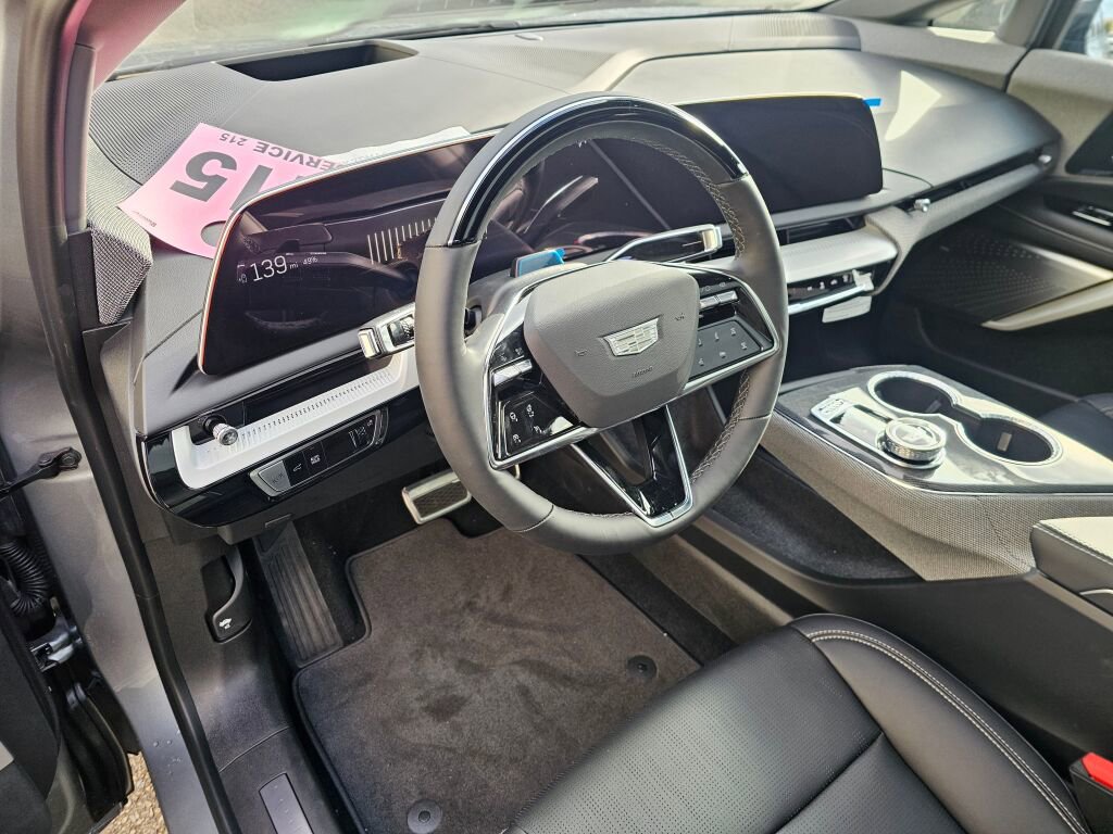 New 2026 Cadillac Optiq Luxury 2 image 26