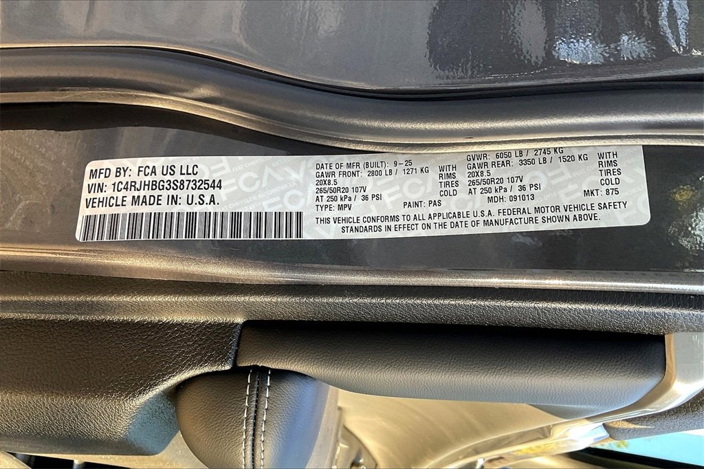 New 2025 Jeep Grand Cherokee Limited w/ Black Appearance Package image 13