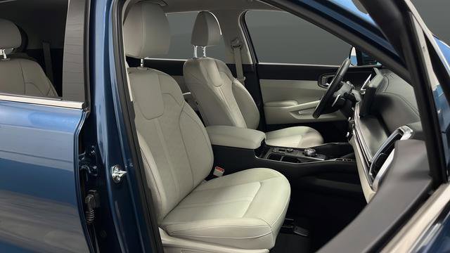 Used 2025 Kia Sorento EX image 11
