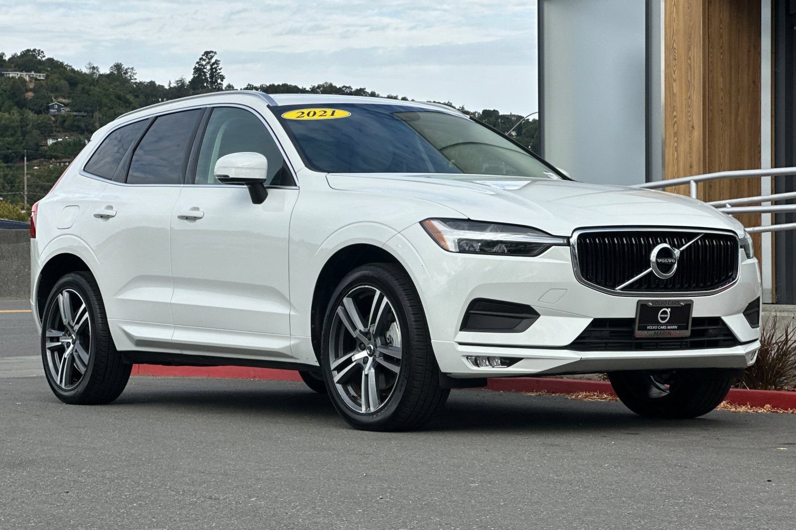 Used 2021 Volvo XC60 T6 Momentum w/ Premium Package AWD/4WD image 9