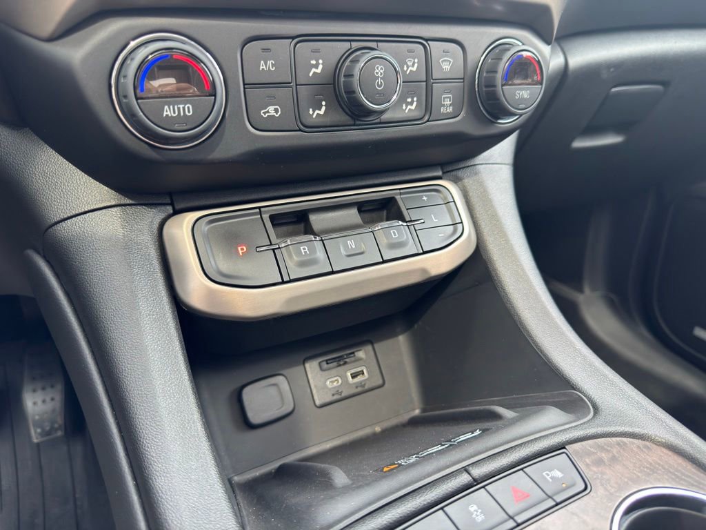 Used 2022 GMC Acadia Denali w/ Denali Ultimate Package FWD image 31