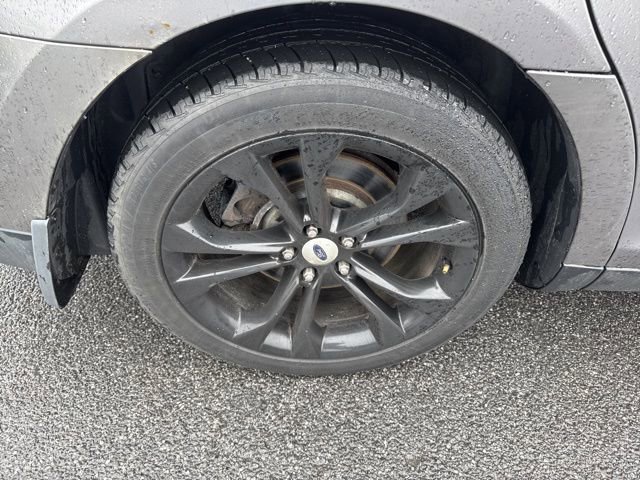 Used 2013 Ford Taurus SEL image 9