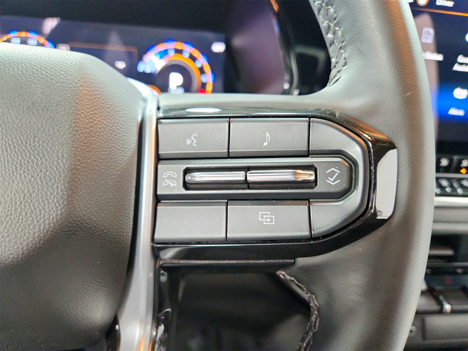 Used 2024 Chevrolet Colorado LT w/ LT Convenience Package II image 23