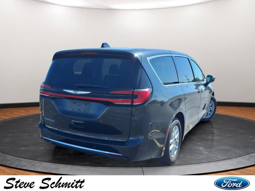 Used 2024 Chrysler Pacifica Touring-L FWD image 24