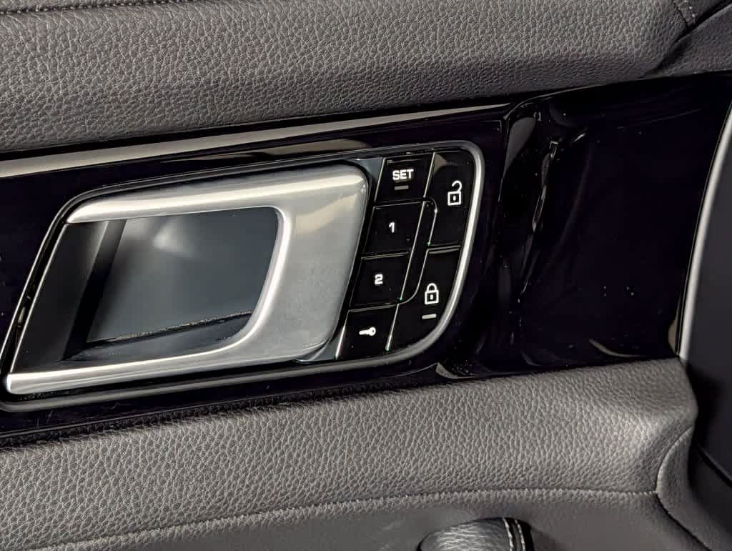 Used 2021 Porsche Panamera RWD image 23