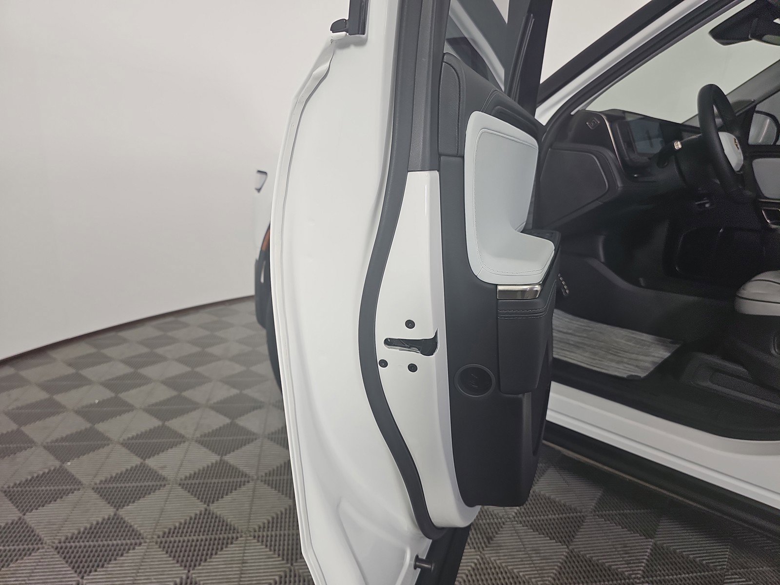 Used 2024 Rivian R1S Adventure AWD/4WD image 30