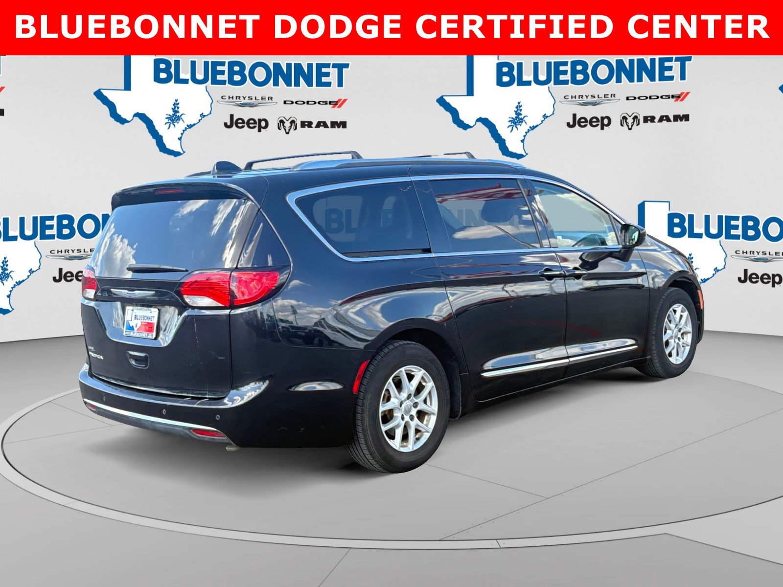 Used 2020 Chrysler Pacifica Touring-L FWD image 5