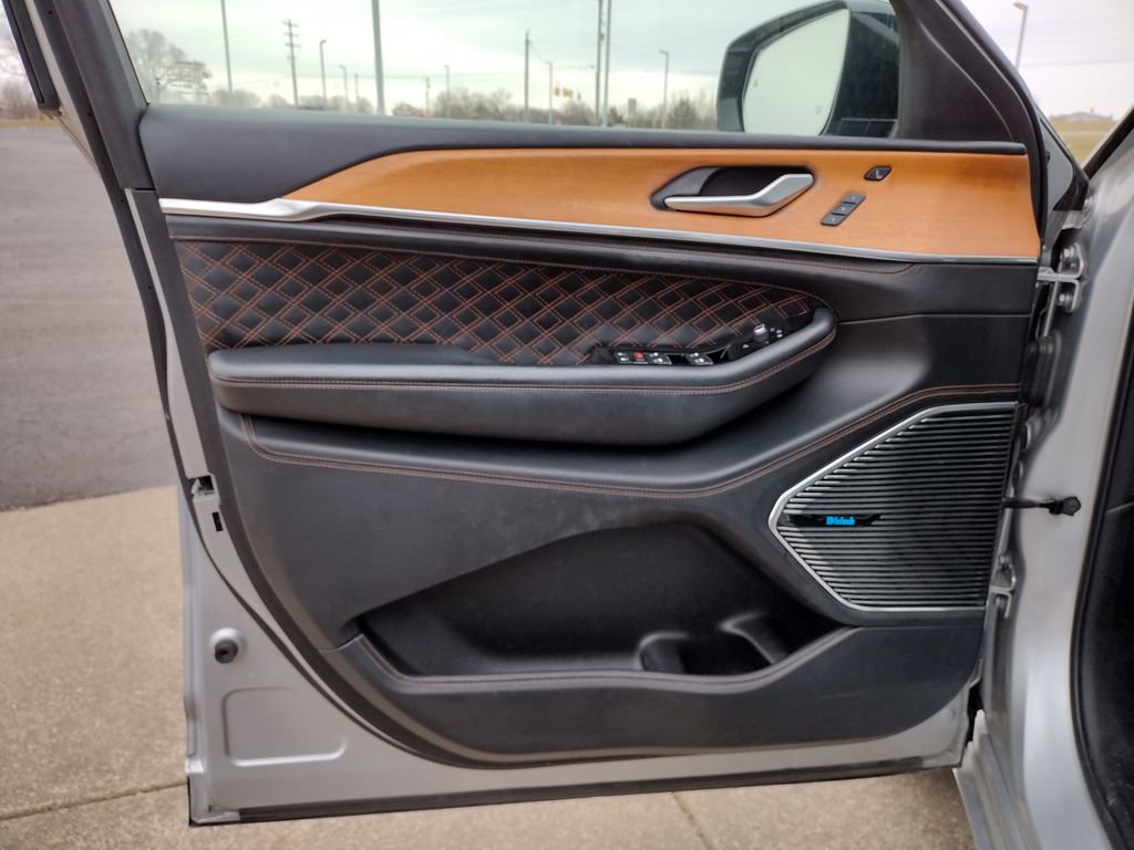 Used 2022 Jeep Grand Cherokee L Summit image 9