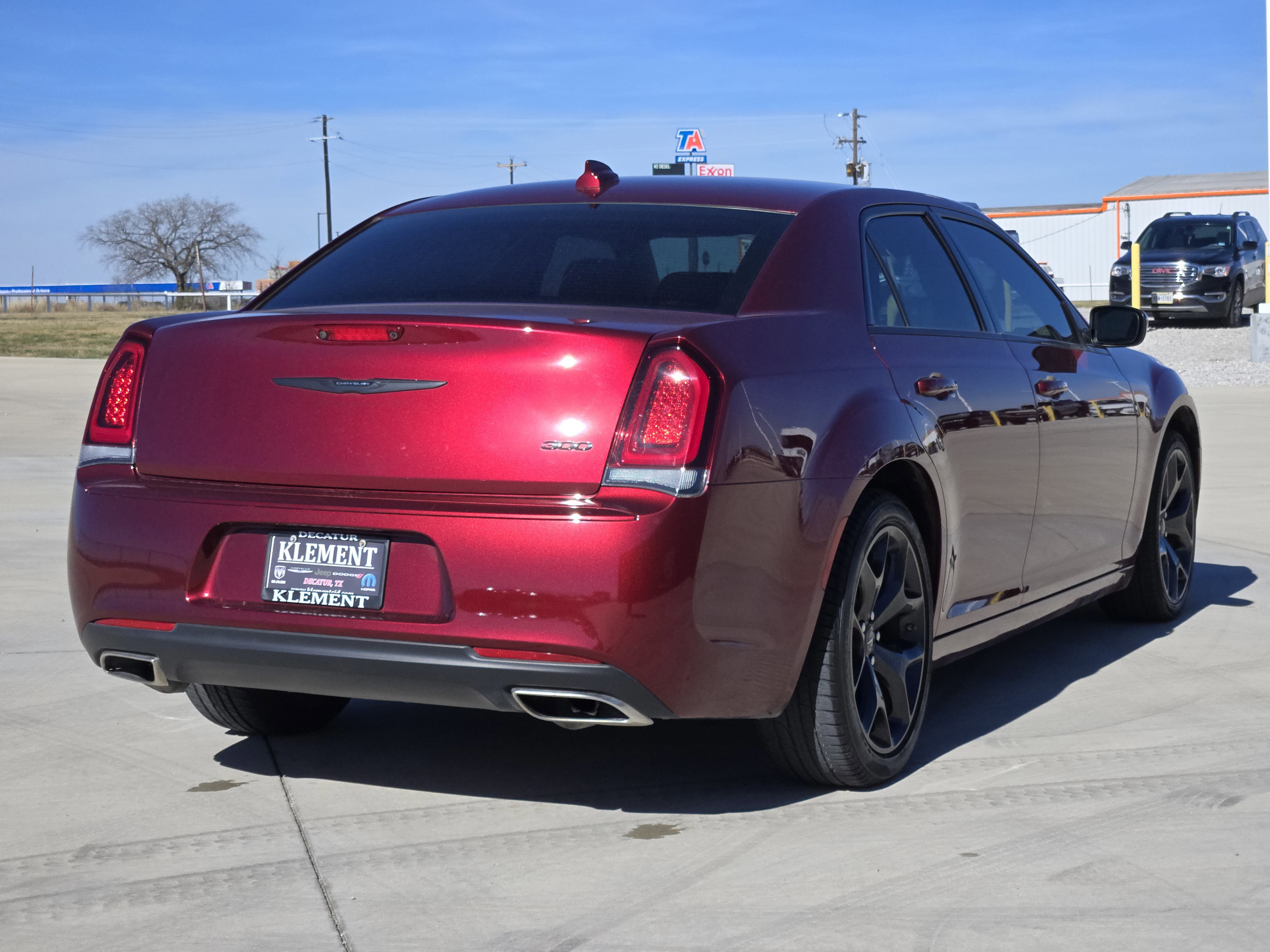 Used 2023 Chrysler 300 Touring w/ Sport Appearance Package image 7