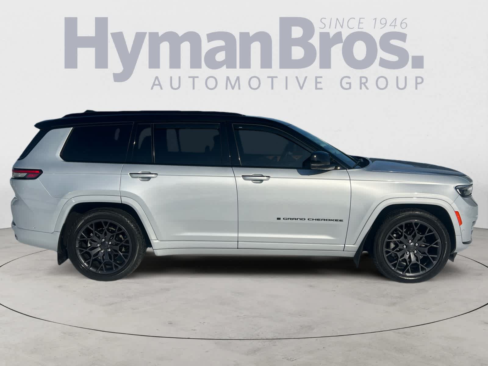 Used 2023 Jeep Grand Cherokee L Summit AWD/4WD image 2