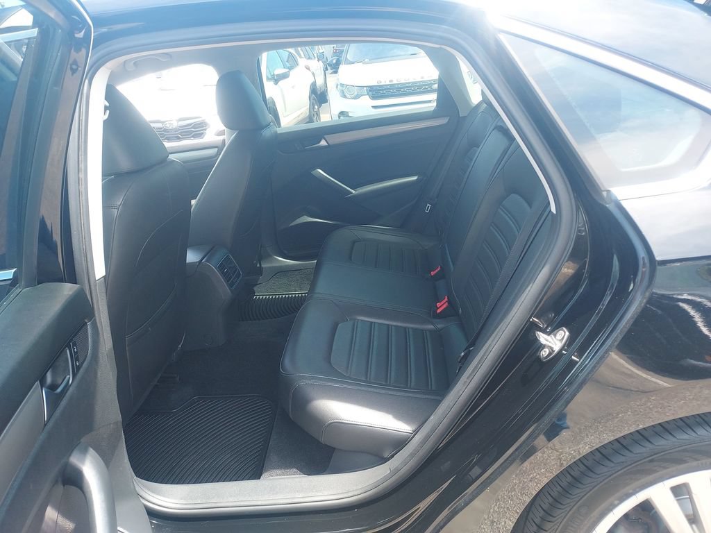 Used 2015 Volkswagen Passat 1.8T SE FWD image 31