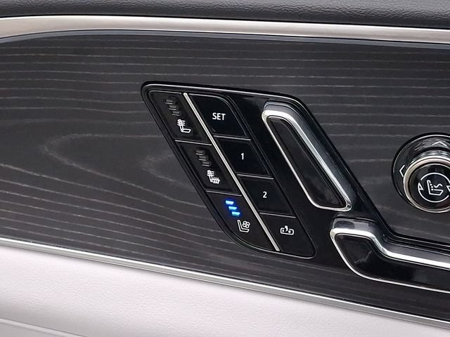 New 2026 Cadillac Lyriq Premium Luxury AWD/4WD image 15