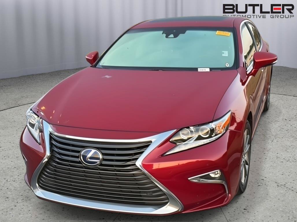 Used 2018 Lexus ES 300h w/ Luxury Package FWD image 3