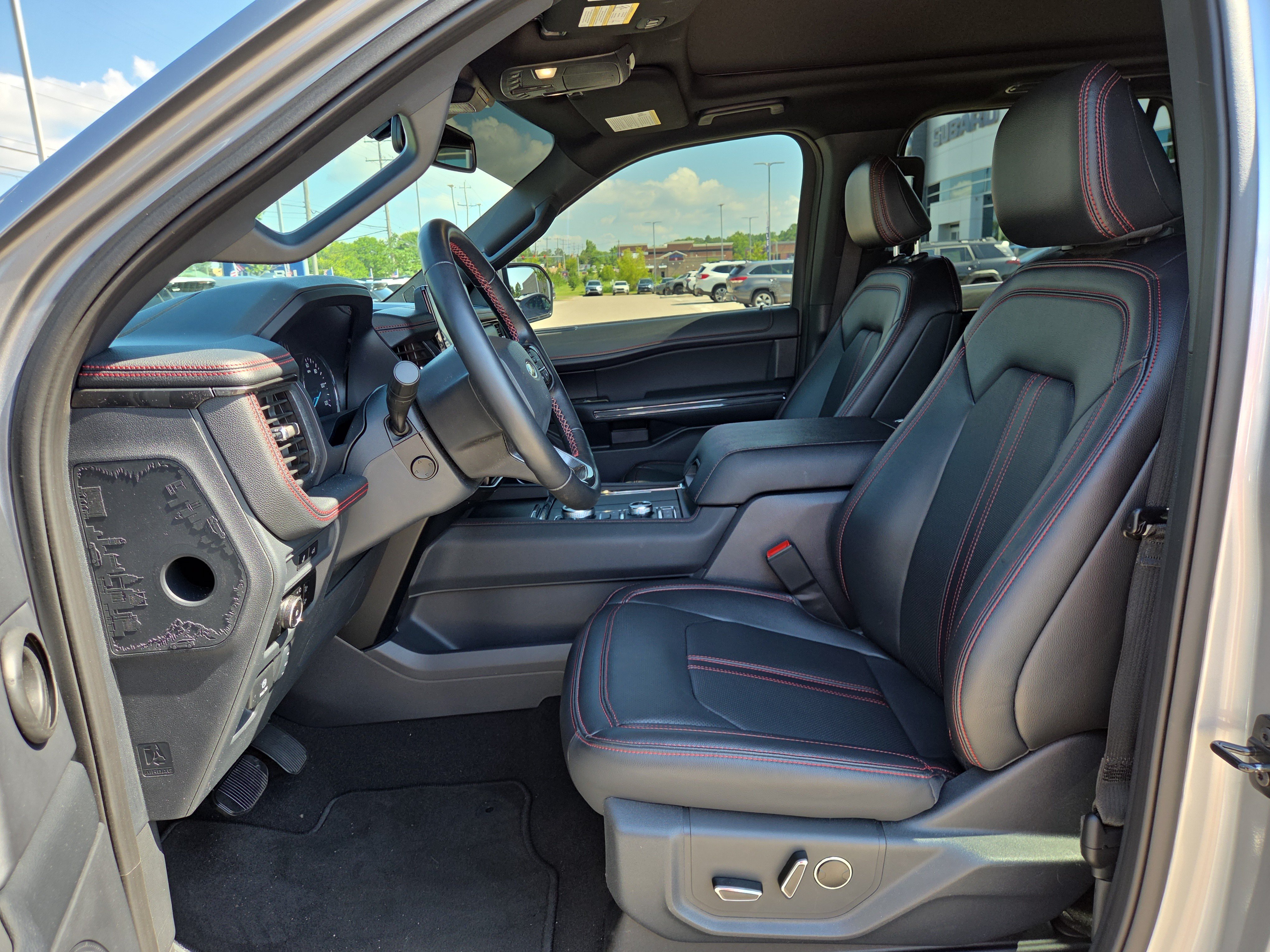 Used 2024 Ford Expedition Limited AWD/4WD image 10