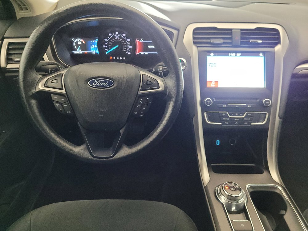 Used 2018 Ford Fusion SE w/ Fusion SE Technology Package FWD image 22