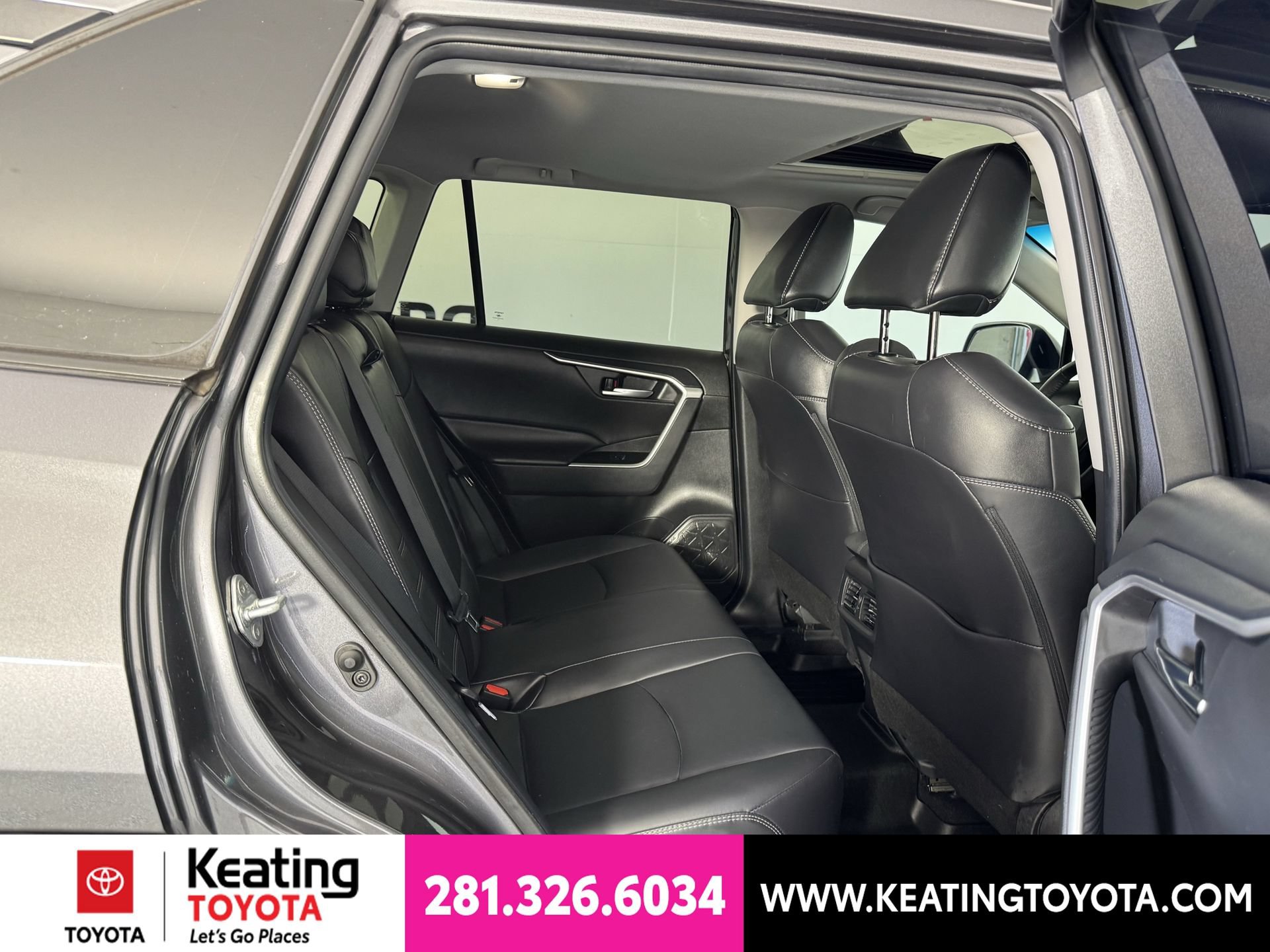 Used 2022 Toyota RAV4 XLE Premium FWD image 17