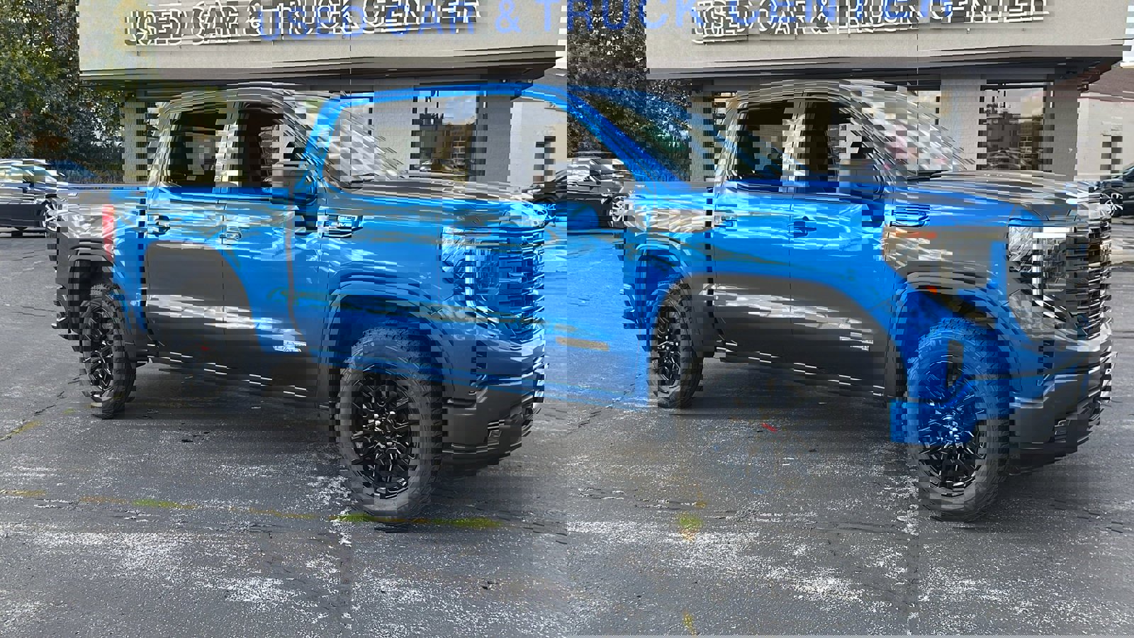 Used 2023 GMC Sierra 1500 Elevation image 2