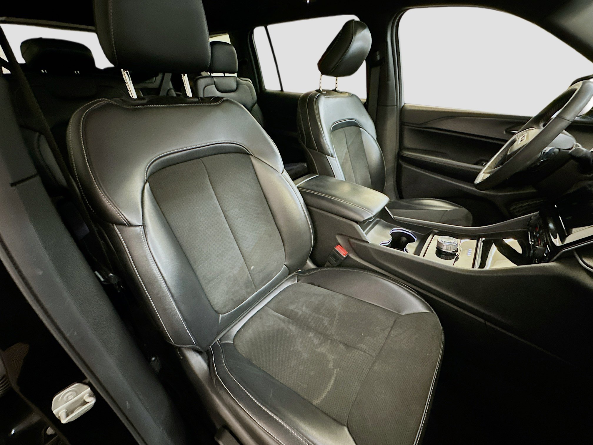 Used 2023 Jeep Grand Cherokee L Altitude image 34