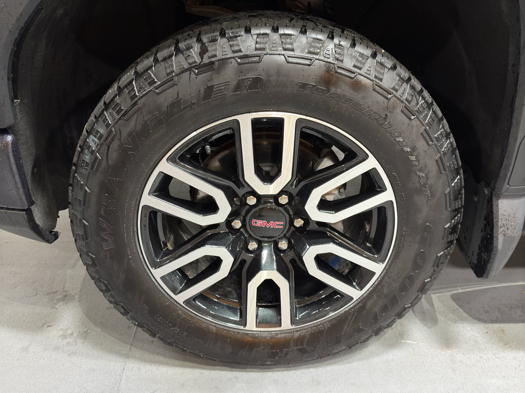 Used 2024 GMC Sierra 1500 AT4 w/ Technology Package AWD/4WD image 9