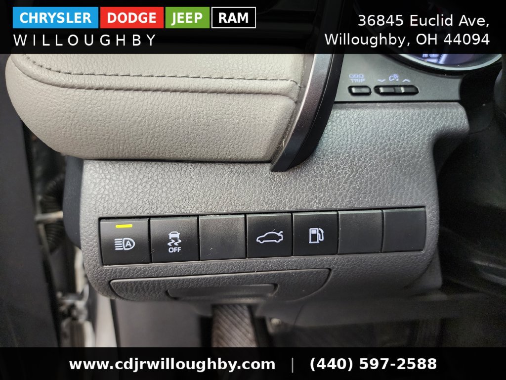 Used 2018 Toyota Camry SE w/ Audio Package FWD image 25