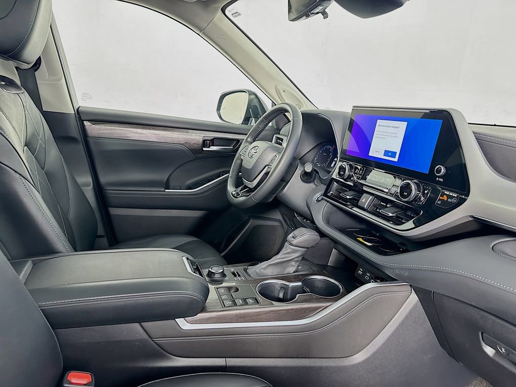 Used 2023 Toyota Highlander Platinum image 34