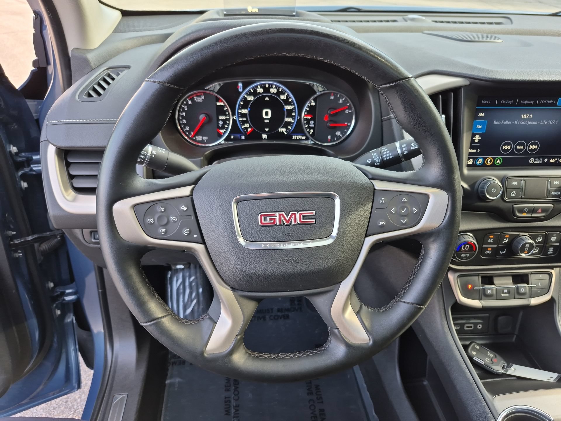 Used 2024 GMC Terrain Denali w/ Denali Premium Package AWD/4WD image 13