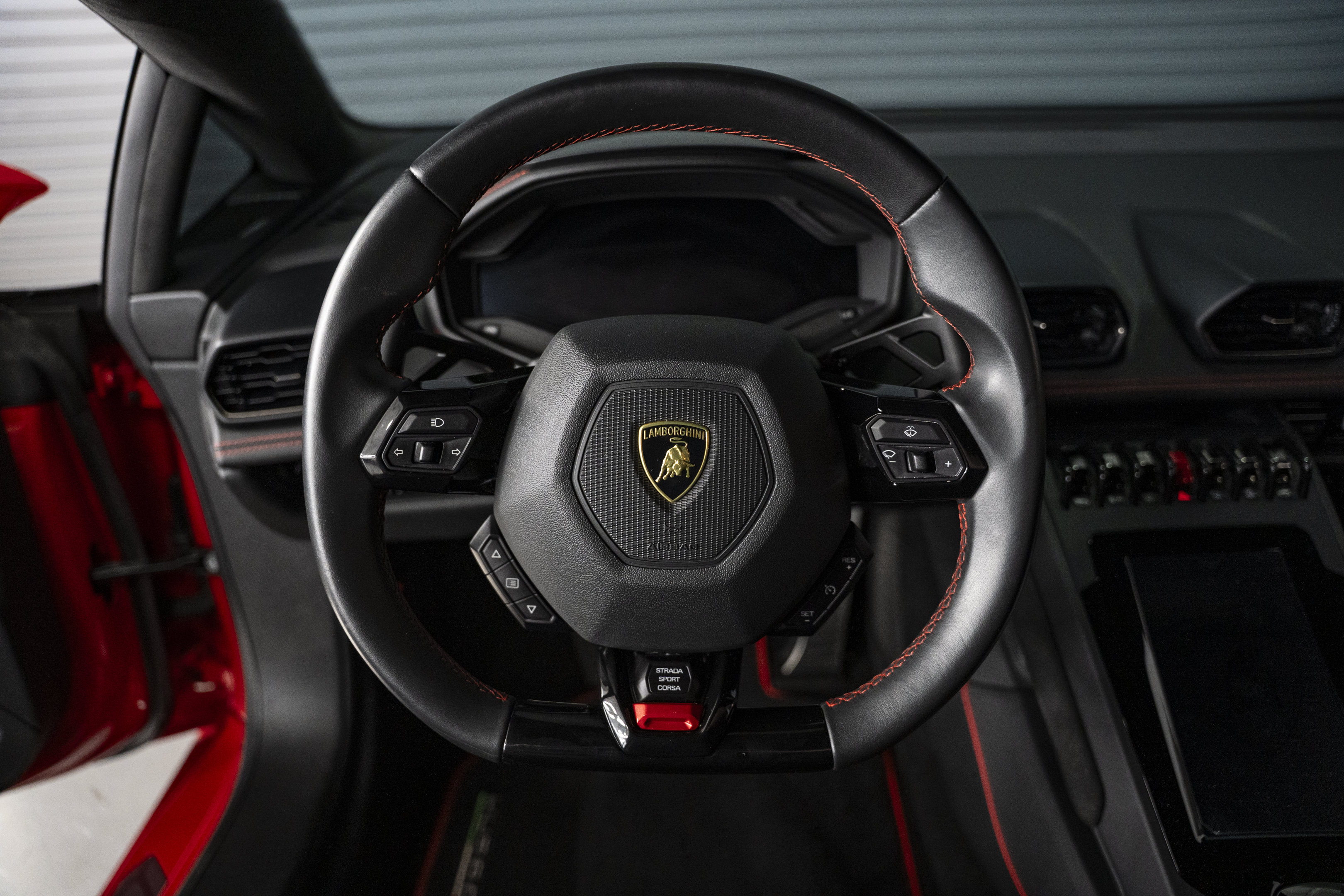 Used 2020 Lamborghini Huracan EVO AWD/4WD image 34
