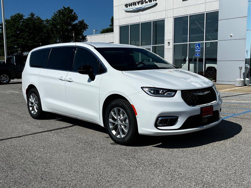 New 2025 Chrysler Pacifica Select image 2
