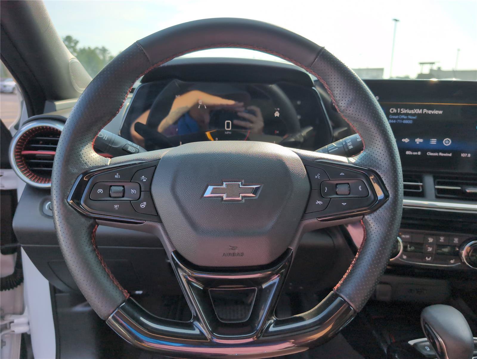 Used 2025 Chevrolet Trax RS w/ Sunroof Package FWD image 27