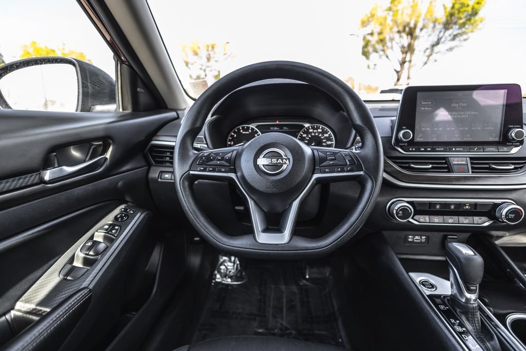 Used 2024 Nissan Altima 2.5 SV FWD image 25