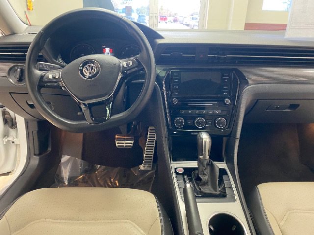 Used 2020 Volkswagen Passat 2.0T R-Line image 19
