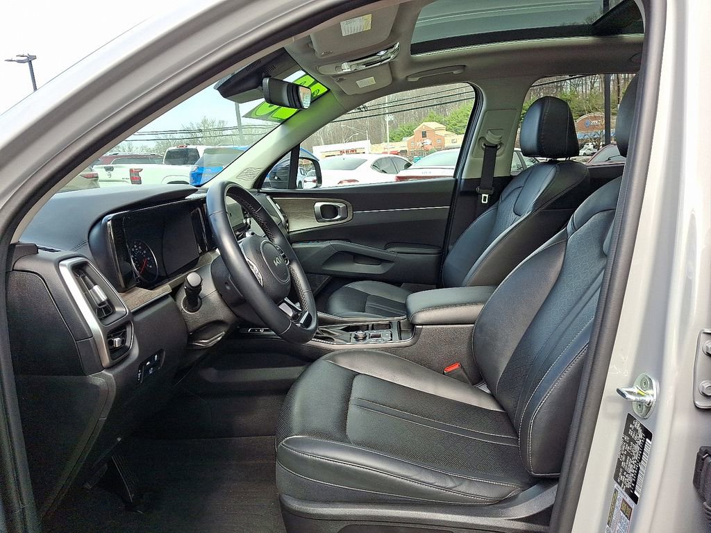 Used 2023 Kia Sorento EX w/ Panoramic Sunroof Package image 14
