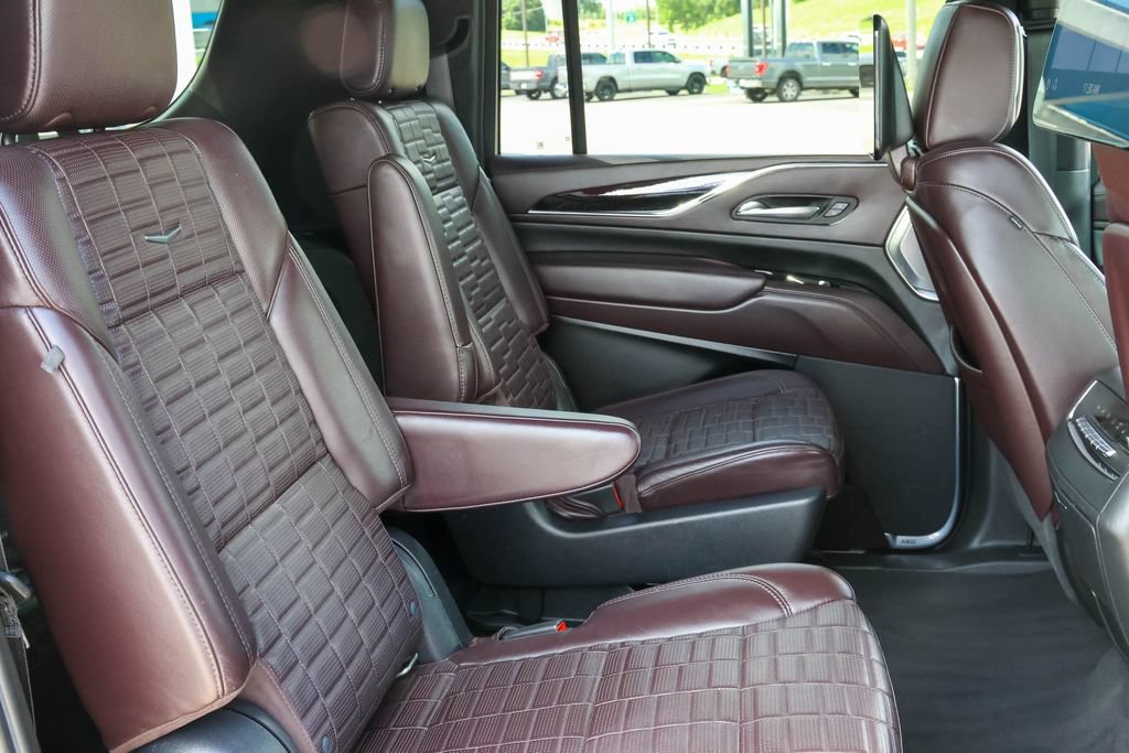 Used 2021 Cadillac Escalade ESV Premium Luxury Platinum AWD/4WD image 17