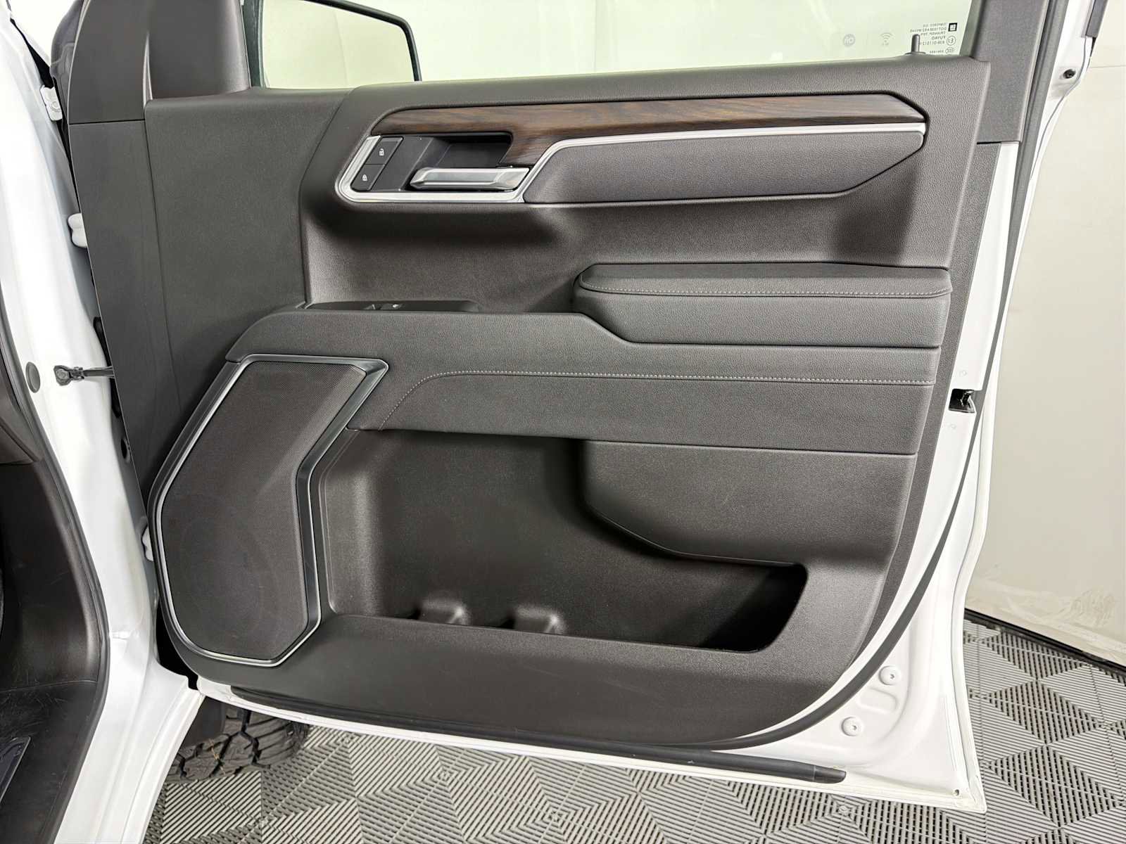 Used 2025 GMC Sierra 1500 SLT image 10