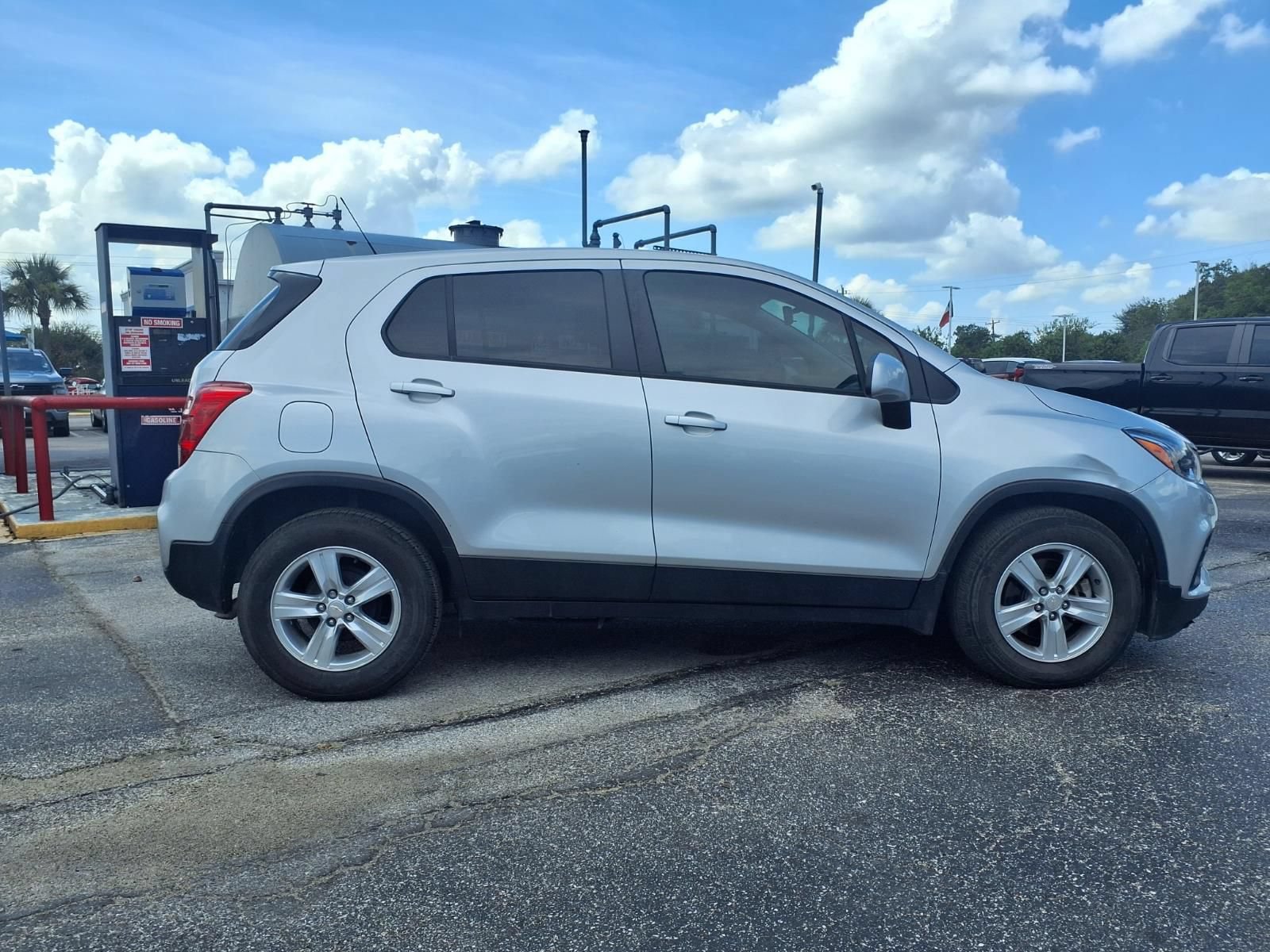 Used 2022 Chevrolet Trax LS w/ Tint and Cruise Package FWD image 21